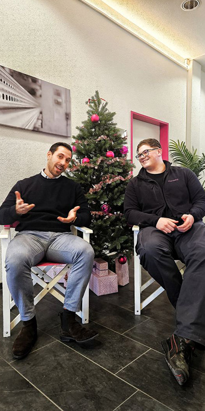 Gründer Paul Elias mit Lehrling bei Airproduct AG